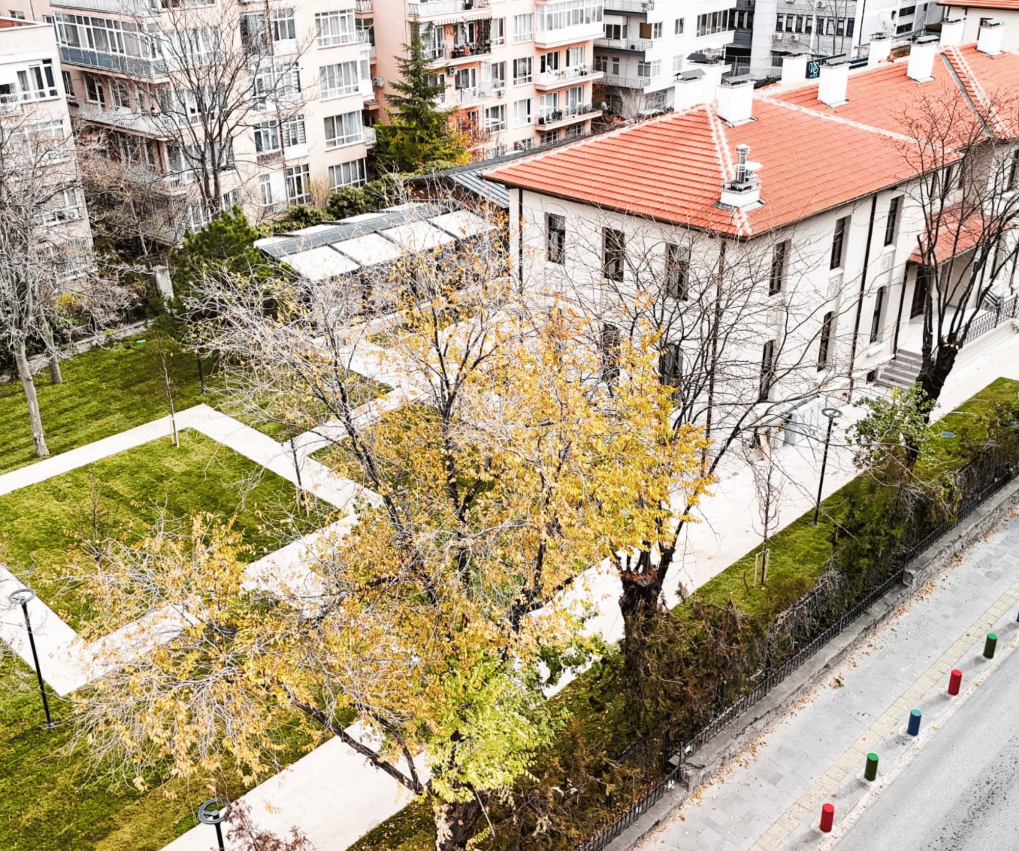 Adakale'nin Sakinliğinde, Her Şeyin En İyisi Sizi Bekliyor